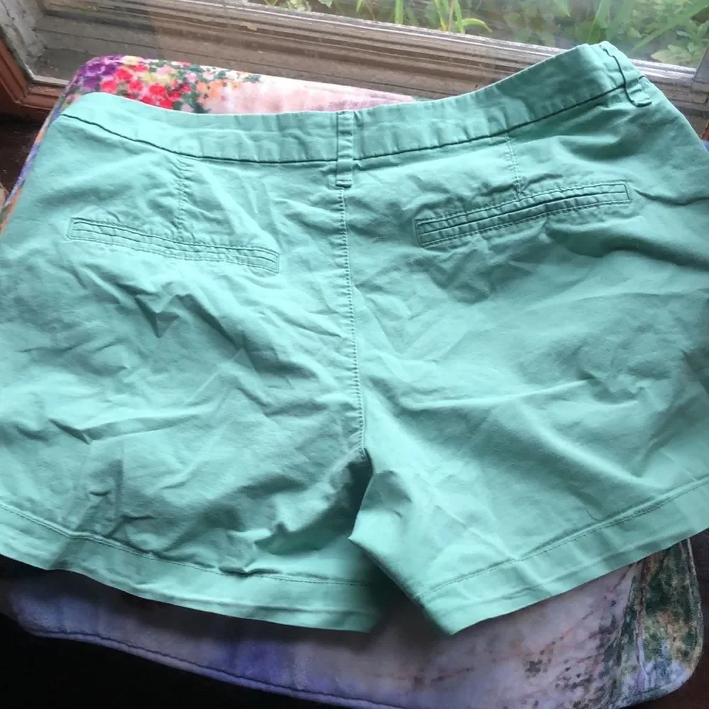 Old Navy sz 12 light green shorts 97% cotton 3% spandex/ 2 slide side pockets - Picture 6 of 12